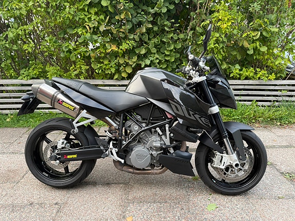 KTM 990 Super Duke 2 of 9