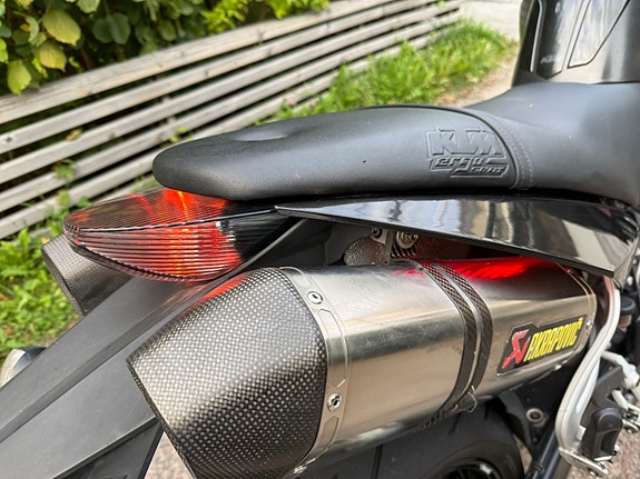 KTM 990 Super Duke 8 of 9