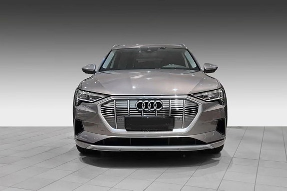 Audi e-tron 2 of 15