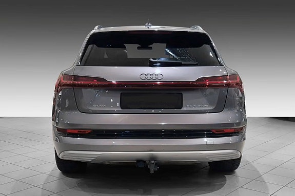 Audi e-tron 4 of 15