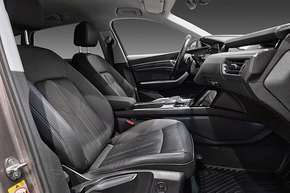 Audi e-tron 6 of 15