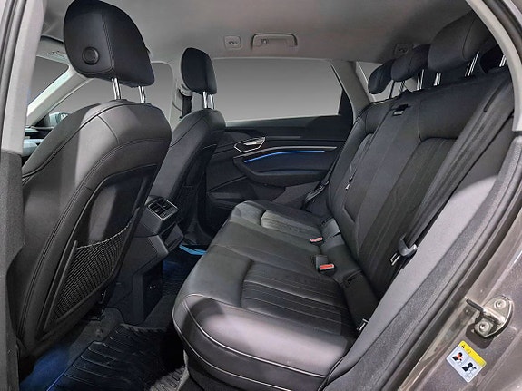 Audi e-tron 13 of 15