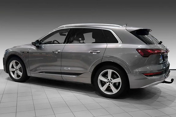 Audi e-tron 3 of 15