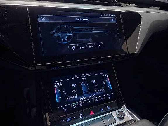 Audi e-tron 10 of 15