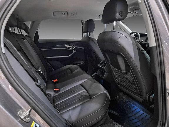 Audi e-tron 12 of 15