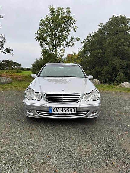 Mercedes-Benz C200 d 2 of 29