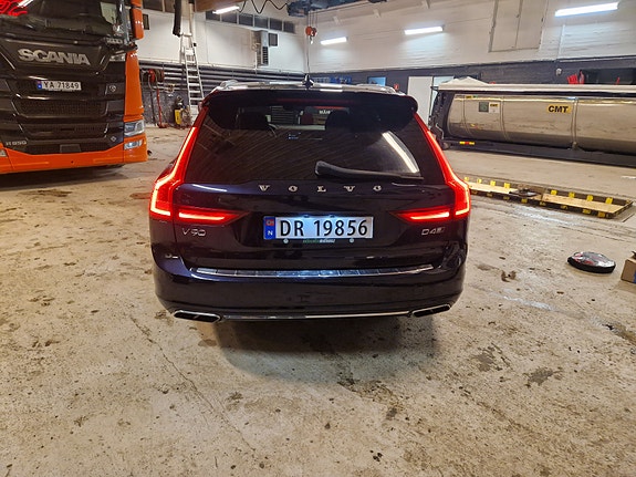 Volvo V90 2 of 9