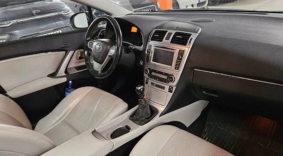Toyota Avensis 7 of 13