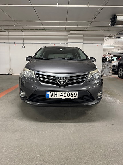 Toyota Avensis 2 of 13