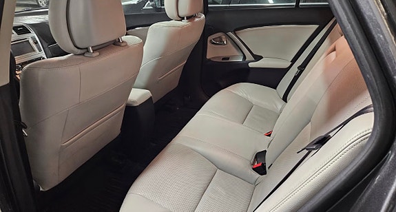 Toyota Avensis 9 of 13