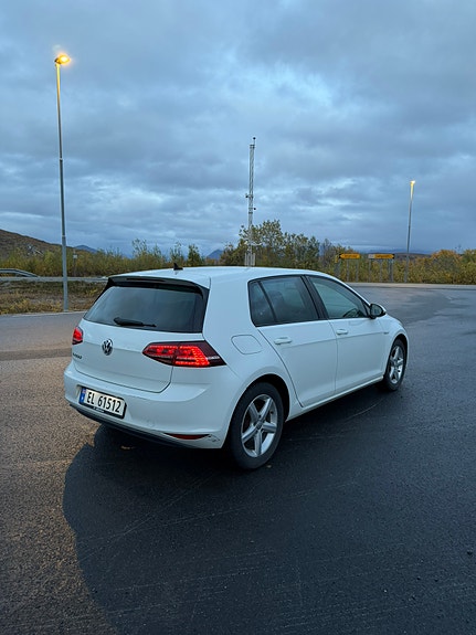 Volkswagen e-Golf VII 4 of 7