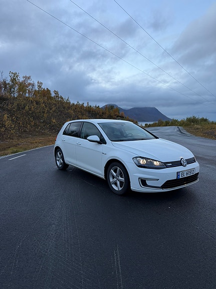 Volkswagen e-Golf VII 2 of 7