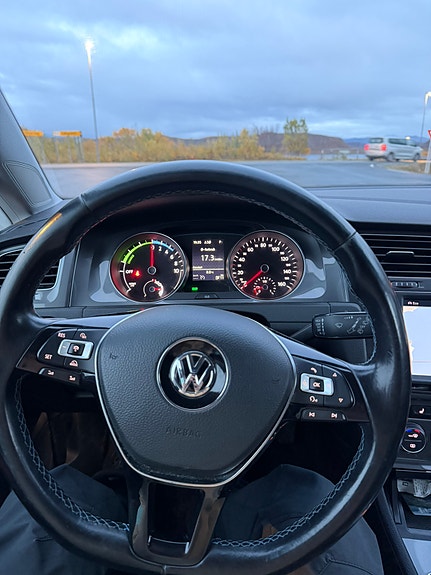 Volkswagen e-Golf VII 5 of 7