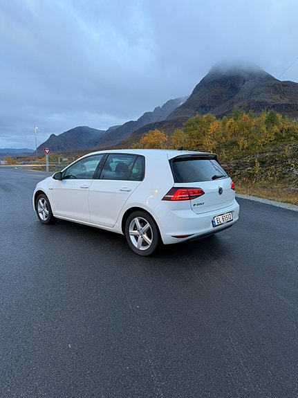 Volkswagen e-Golf VII 3 of 7
