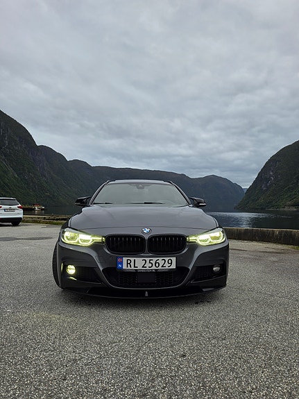 BMW 330i 6 of 22