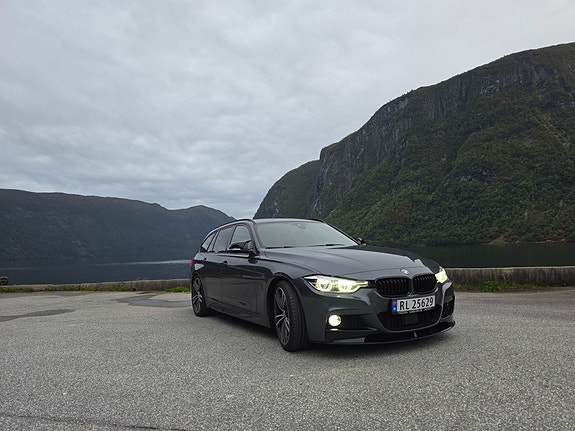 BMW 330i 3 of 22