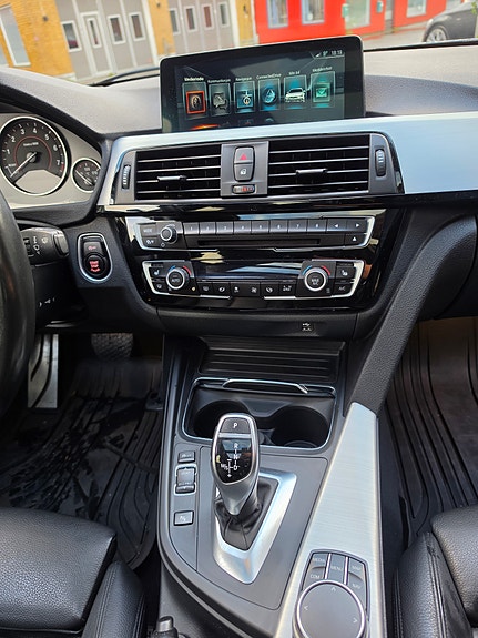 BMW 330i 17 of 22