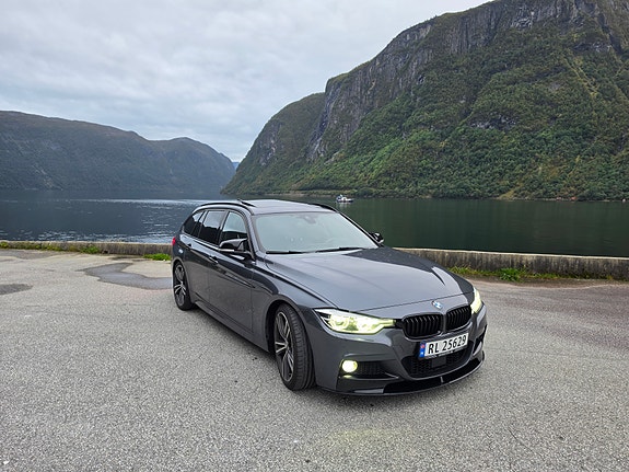 BMW 330i 2 of 22