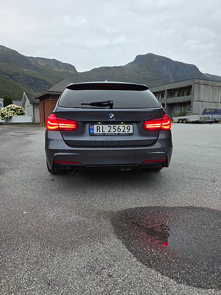 BMW 330i 5 of 22