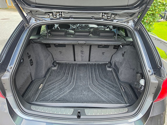 BMW 330i 10 of 22