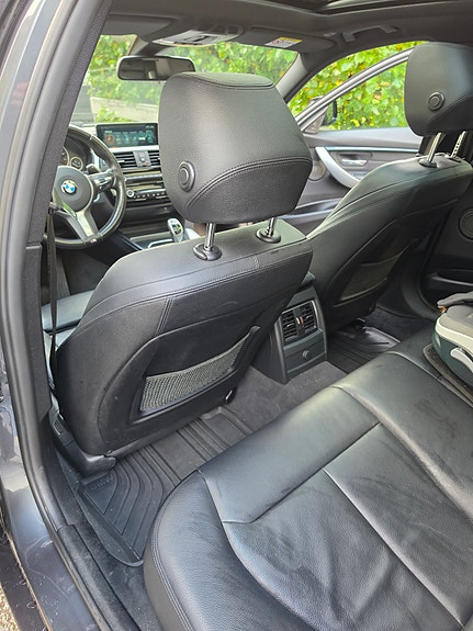 BMW 330i 16 of 22