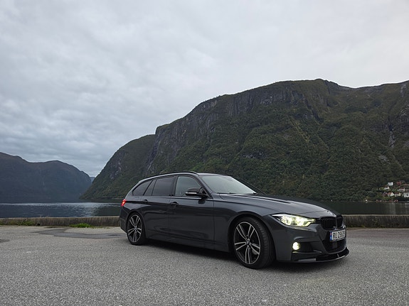 BMW 330i 8 of 22