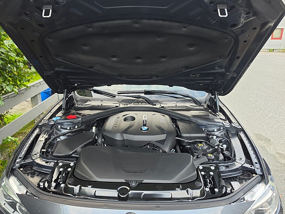BMW 330i 9 of 22