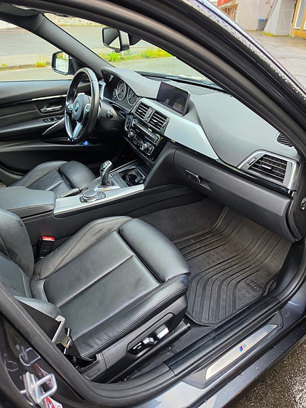 BMW 330i 15 of 22