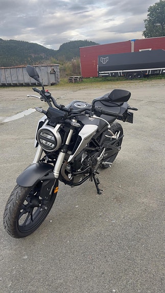 Honda CB 125 R 3 of 8