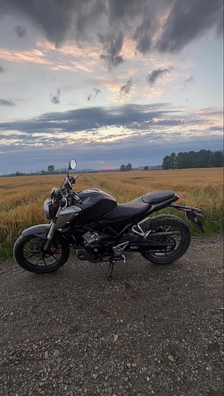 Honda CB 125 R 2 of 8