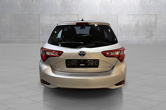 Toyota Yaris 4 of 19