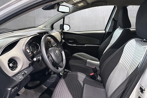 Toyota Yaris 9 of 19
