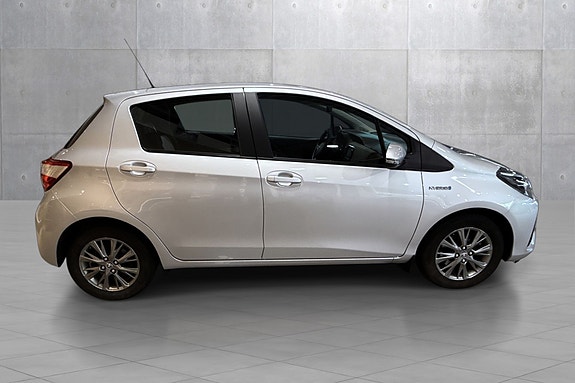 Toyota Yaris 6 of 19