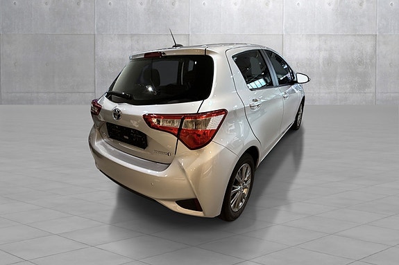 Toyota Yaris 5 of 19