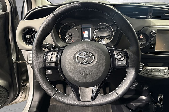 Toyota Yaris 12 of 19