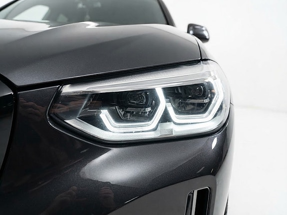 BMW iX3 6 of 30