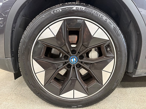 BMW iX3 8 of 30