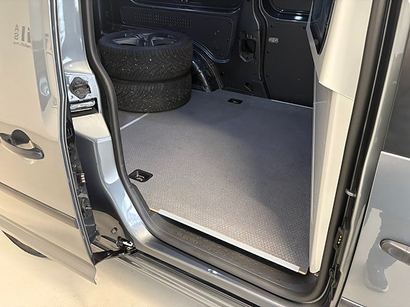 Volkswagen Caddy Maxi 27 of 28