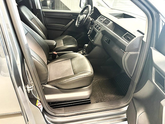 Volkswagen Caddy Maxi 21 of 28