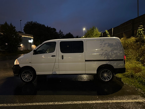 Toyota HiAce 5 of 9