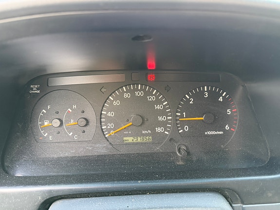 Toyota HiAce 2 of 9