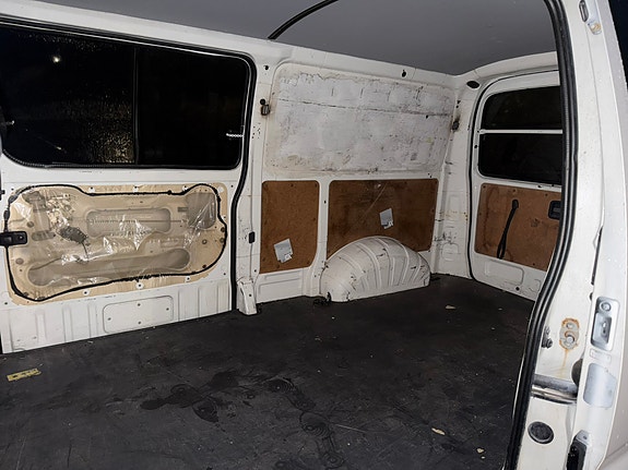 Toyota HiAce 7 of 9