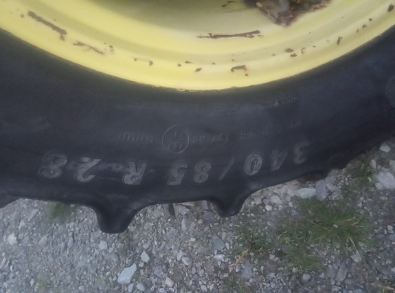 John Deere 3140 7 of 13