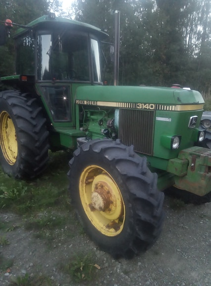 John Deere 3140 12 of 13