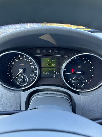 Mercedes-Benz ML320 4 of 29