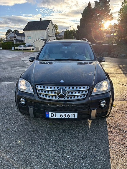 Mercedes-Benz ML320 3 of 29