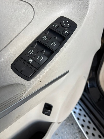 Mercedes-Benz ML320 9 of 29