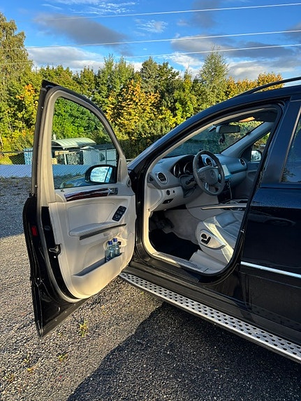 Mercedes-Benz ML320 23 of 29
