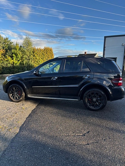 Mercedes-Benz ML320 7 of 29