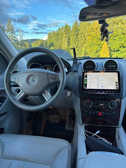 Mercedes-Benz ML320 25 of 29